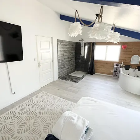 The Amantis Xxl Bath And Sauna In Mauguio